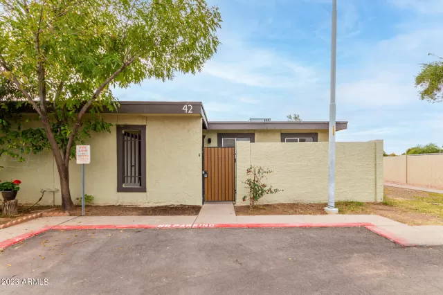 MLS: 6641958 Condo For Sale