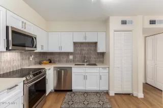 Photo #6: 6641958 Listing