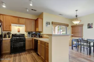 Photo #5: 6642152 Listing