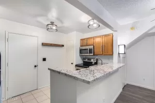 Photo #4: 6642213 Listing