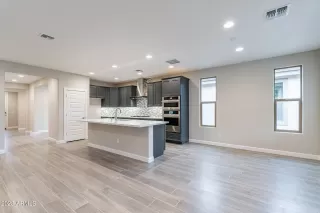 Photo #5: 6644010 Listing