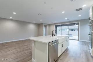 Photo #5: 6644018 Listing