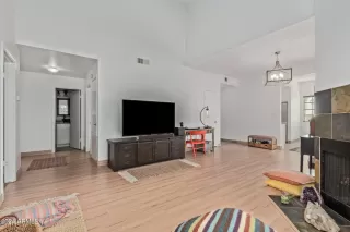 Photo #5: 6644627 Listing 