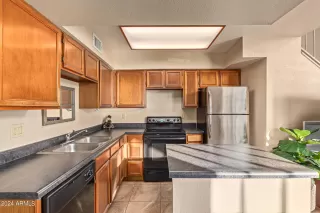 Photo #6: 6644692 Listing