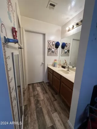 Photo #5: 6645126 Listing