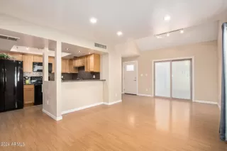 Photo #6: 6645382 Listing 