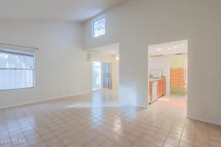 Photo #5: 6645691 Listing