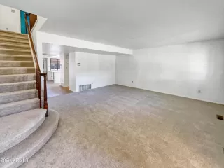 Photo #6: 6646907 Listing