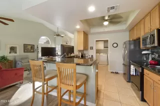 Photo #5: 6646929 Listing