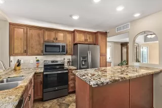 Photo #3: 6647626 Listing