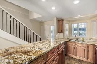 Photo #6: 6647626 Listing