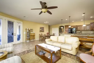 Photo #4: 6648597 Listing