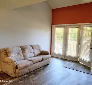 Photo #5: 6649027 Listing