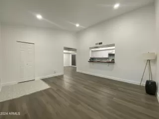 Photo #5: 6649262 Listing