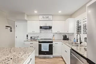 Photo #5: 6649834 Listing