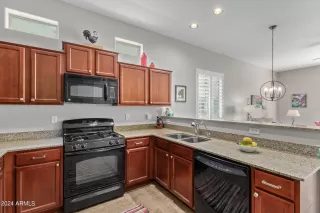 Photo #5: 6650046 Listing