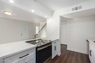 Photo #5: 6650120 Listing