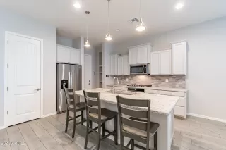 Photo #5: 6650222 Listing