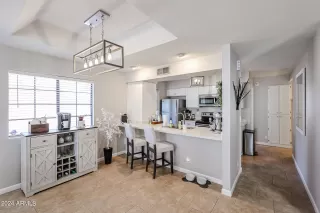 Photo #5: 6650756 Listing