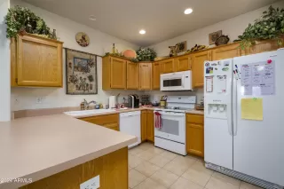 Photo #5: 6650773 Listing