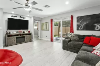 Photo #4: 6651630 Listing