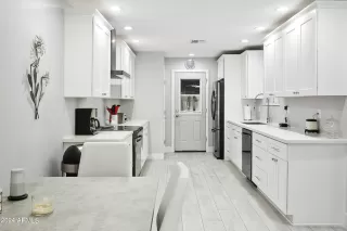 Photo #5: 6651630 Listing