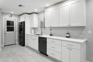 Photo #6: 6651630 Listing