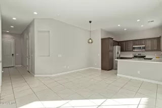 Photo #4: 6651700 Listing