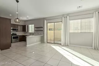 Photo #5: 6651700 Listing