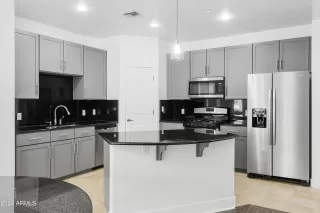 Photo #6: 6651772 Listing 