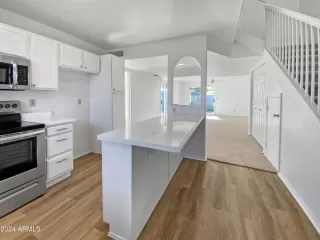 Photo #4: 6652119 Listing