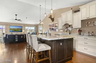 Photo #4: 6652163 Listing