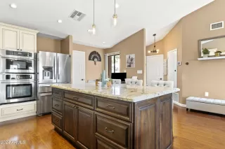 Photo #6: 6652163 Listing