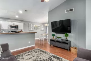 Photo #3: 6652183 Listing