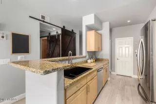 Photo #5: 6652640 Listing