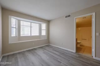 Photo #5: 6653833 Listing