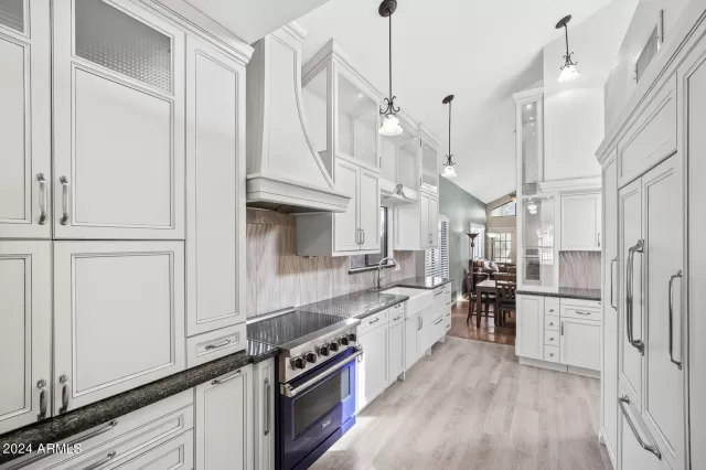 MLS: 6653983 Condo For Sale