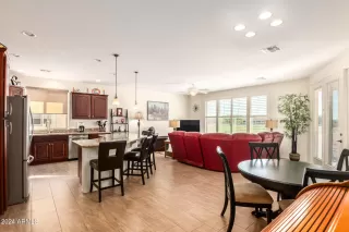 Photo #3: 6654047 Listing