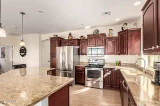 Photo #5: 6654047 Listing