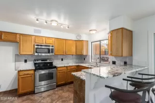 Photo #5: 6654705 Listing