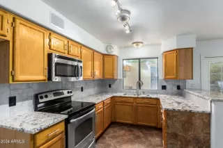 Photo #6: 6654705 Listing