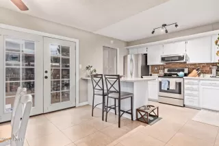 Photo #5: 6655053 Listing