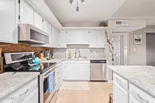 Photo #6: 6655053 Listing