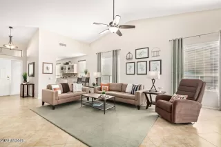 Photo #5: 6655144 Listing