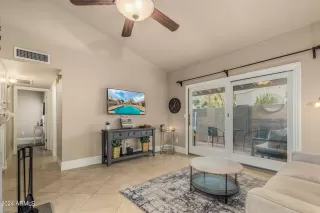 Photo #4: 6656124 Listing