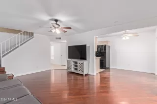 Photo #3: 6656157 Listing