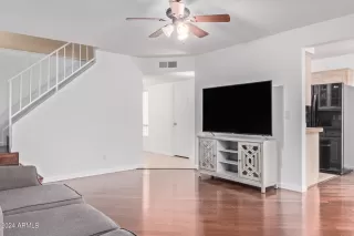 Photo #4: 6656157 Listing