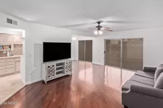 Photo #5: 6656157 Listing