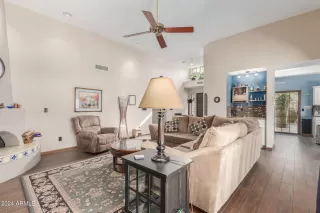 Photo #3: 6656357 Listing