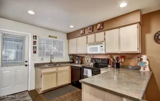 Photo #2: 6657586 Listing